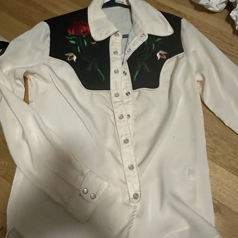 Gianni Bini button up with design